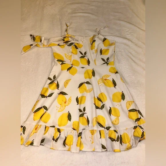 Summery lemons dress - Picture 3 of 5